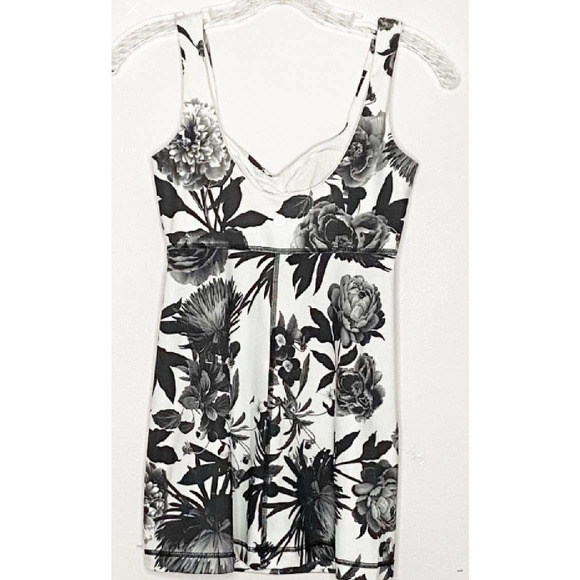 Lululemon Sz 4 Athletica ARIA Tank Top Brisk Bloom Floral EUC - Picture 7 of 9